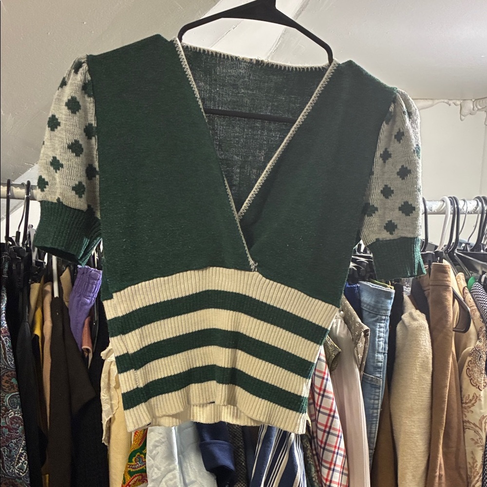 Vintage crop Sweater